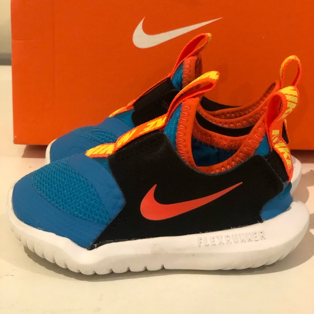 Toddlers NIKE flex runner shoes